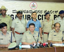 Six cops rewarded for nabbing murder accused